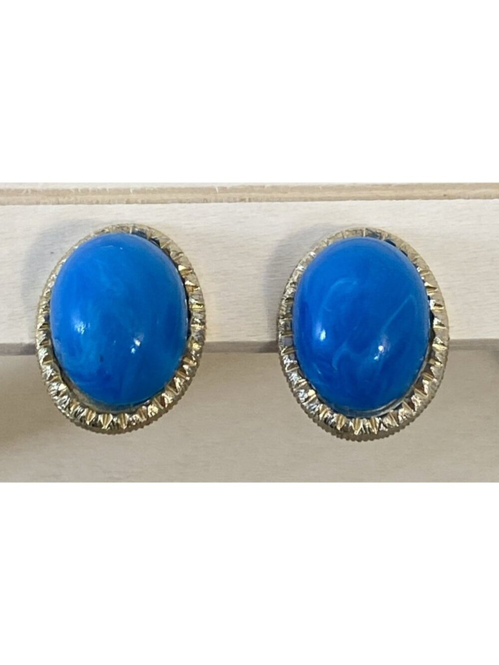 VTG 60s/70s Blue Marbled Gold Toned Hong Kong Clip On Earrings Light Weight